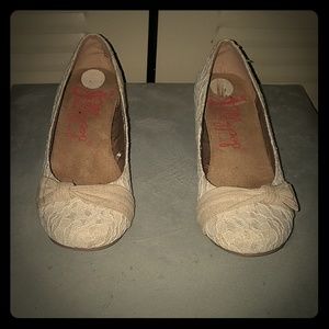 Ivort lace kitten heel pumps